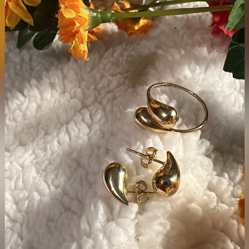 Teardrop Earrings and Ring Set 18 k Solid Gold - Picture 3 of 17